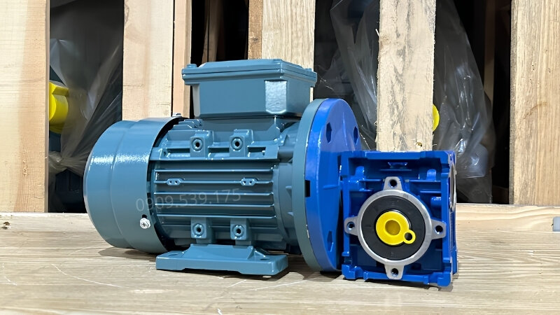 Gear motor under 1.1kW