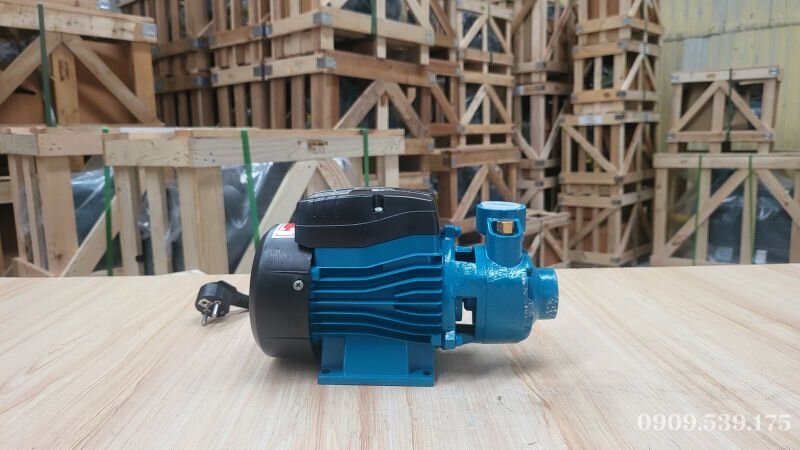 Máy bơm đẩy cao mini gia đình nhỏ gọn, dùng bơm nước lên tầng thượng