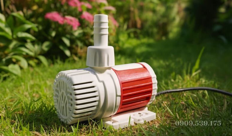 máy bơm nước đẩy cao 5m thiết kế nhỏ gọn dùng cho gia đình