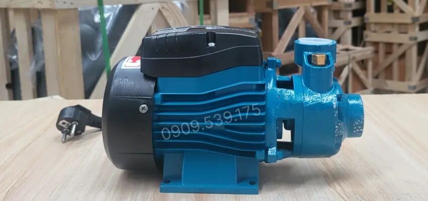 Motor máy bơm nước mạnh mẽ đảm bảo dòng chảy ổn định cho tòa nhà cao tầng