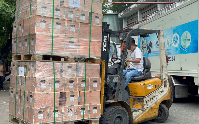 Tiến hành đưa hàng về kho