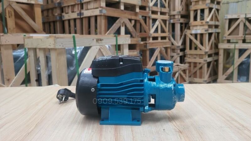 Máy bơm nước đẩy cao có công suất lớn.