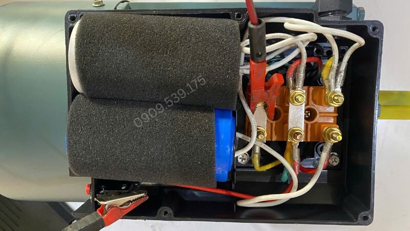 Tụ đề và tụ ngậm trong động cơ điện 1 pha.