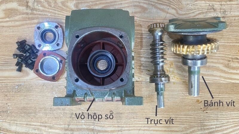 Cấu tạo bên trong của hộp giảm tốc trục vít wps