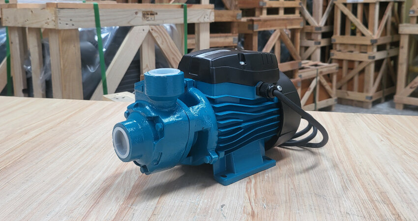 Máy bơm nước đẩy cao là thiết bị cơ khí chuyên dụng đưa nước từ vị trí thấp lên vị trí cao