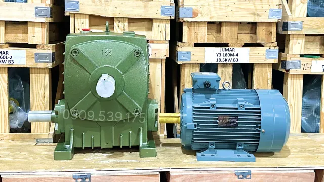Góc bên phải của Motor giảm tốc WPA 155 5.5kW 7.5Hp