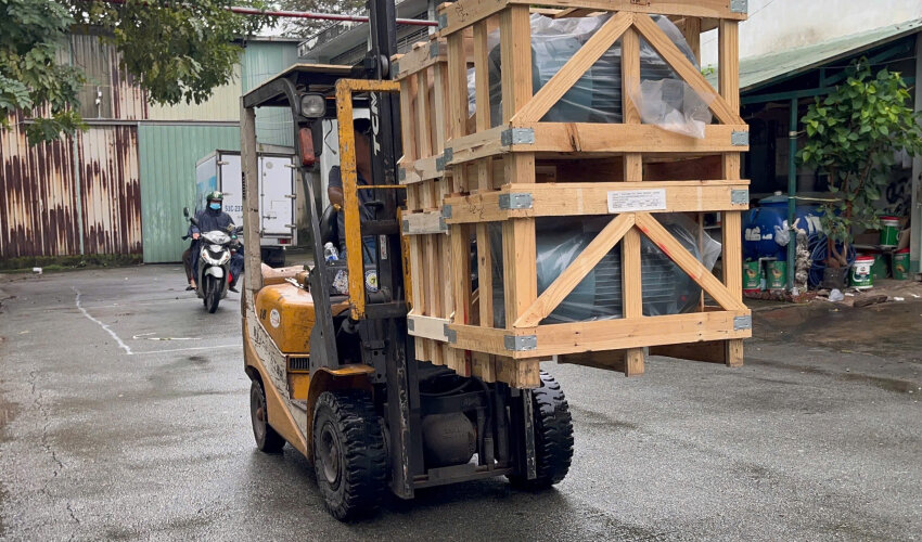 Vận chuyển hàng vô kho Thành Thái Motor