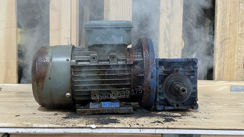 Hộp giảm tốc NMRV bị quá nhiệt khi vận hàng trong thời gian dài cùng motor công suất lớn..