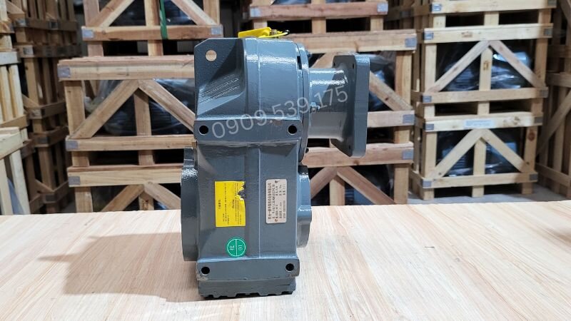 Hộp giảm tốc tải nặng trục song song F 2 cấp.