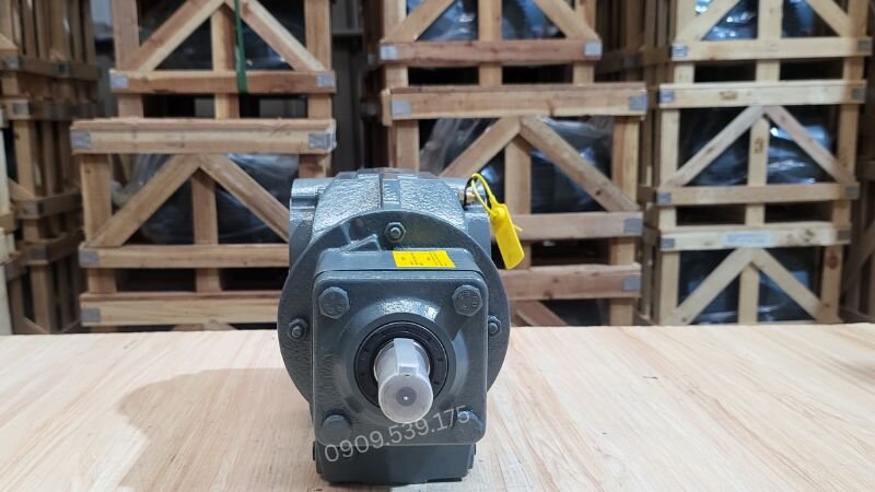 Hộp giảm tốc tải nặng trục vuông góc S 2 cấp.
