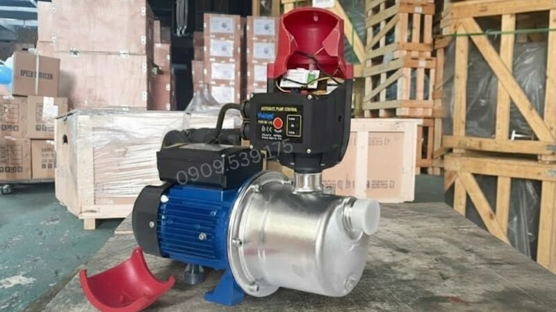 Máy bơm tăng áp bị bể áp làm cho dòng nước lên không đều.