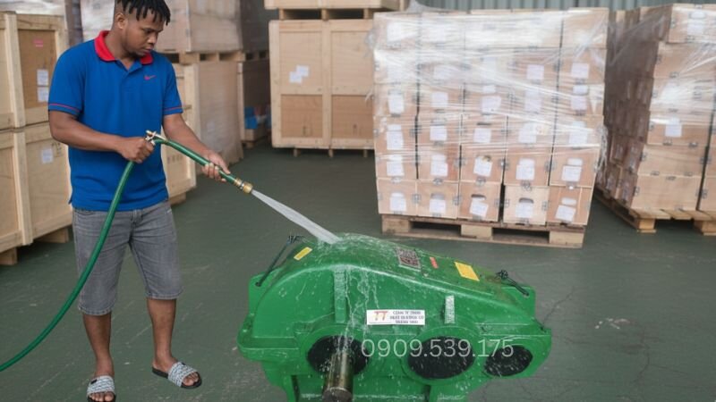 Tản nhiệt hộp giảm tốc ZQ bằng nước.
