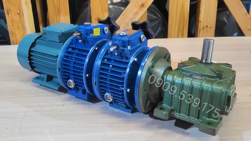 Overview of the 3-stage gear motor (2 UDL 1.5kW and 1 WPDO 80)