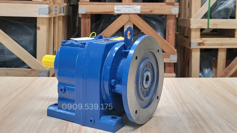 Truyền động kép hộp giảm tốc hay còn gọi tên khác là hộp giảm tốc 2 cấp.