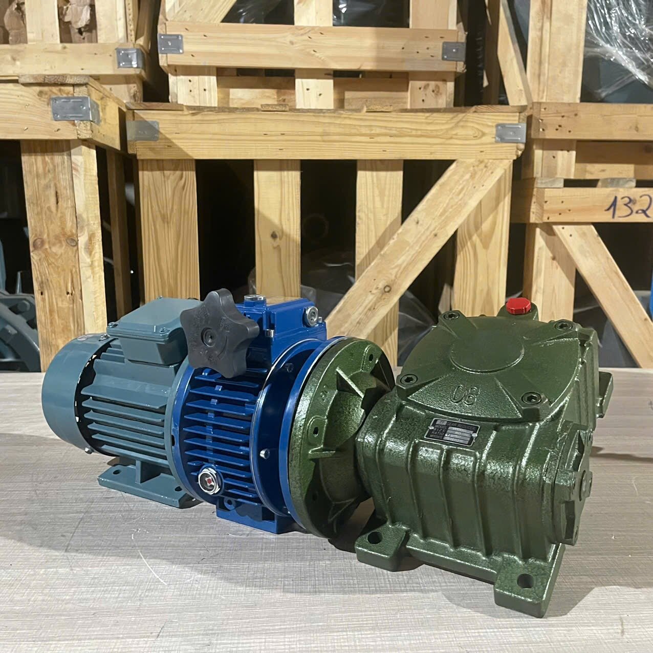 Cấu tạo bên trong của motor giảm tốc 2 cấp UDL - WPDX