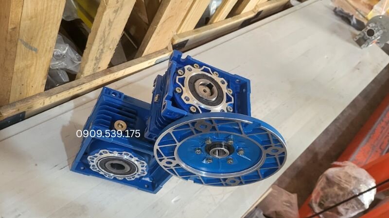 Detailed structure of the 2-stage NMRV gearbox