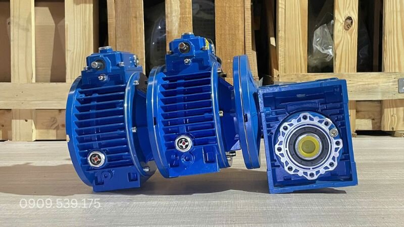 Structure of the 3-stage gearbox (2 UDL and 1 NMRV)