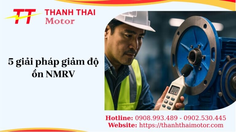 Kỹ thuật viên kiểm tra giảm độ ồn NMRV cho hộp giảm tốc bằng thiết bị đo chuyên dụng.