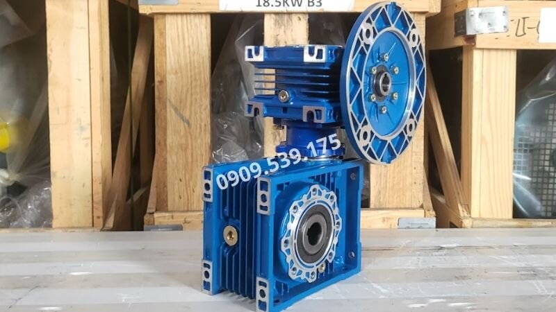 Hộp giảm tốc 2 cấp NMRV tại Thành Thái Motor.
