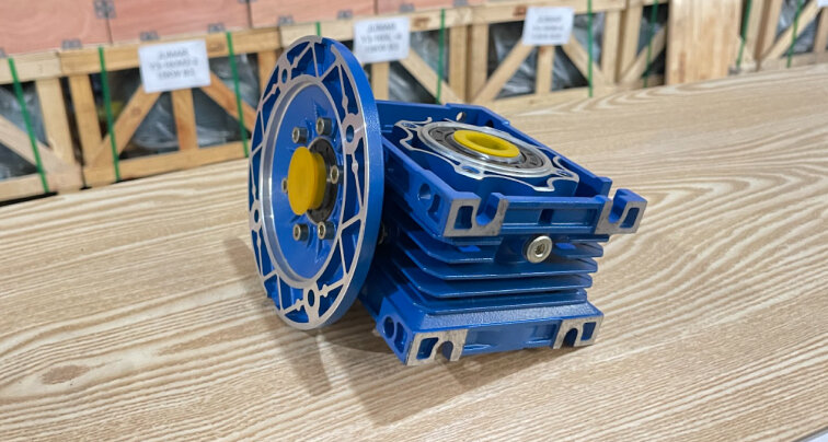Hộp giảm tốc NMRV được thiết kế tối ưu hóa hiệu suất và độ bền trong môi trường công nghiệp