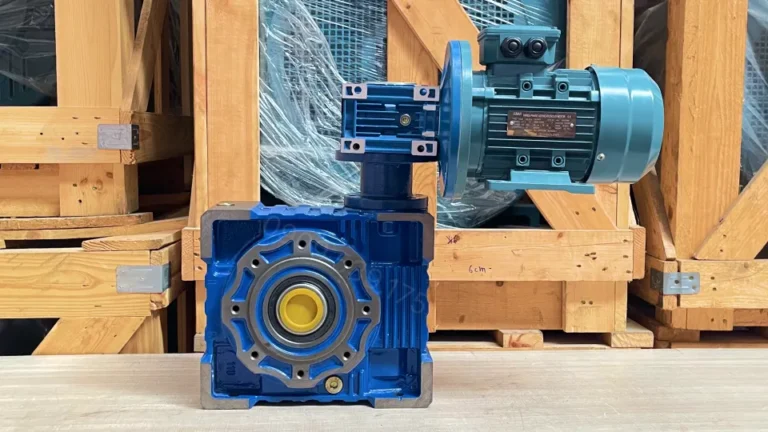 Góc bên phải của Motor giảm tốc 2 cấp NMRV 75 - 130