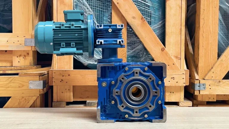 Góc bên trái của Motor giảm tốc 2 cấp NMRV 90 - 110