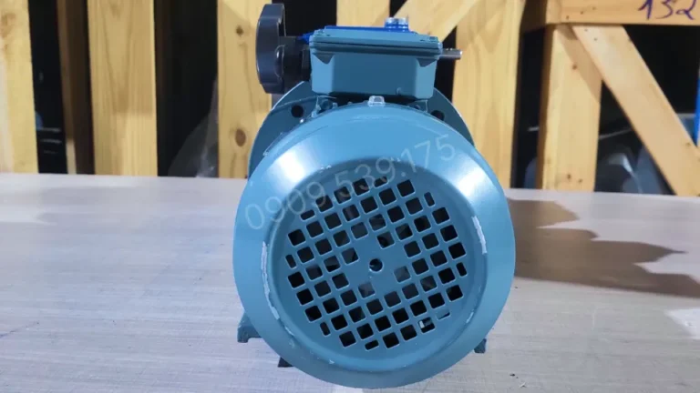 Nắp sabo và cánh quạt của Motor giảm tốc 2 cấp UDL 0.37kW - R37