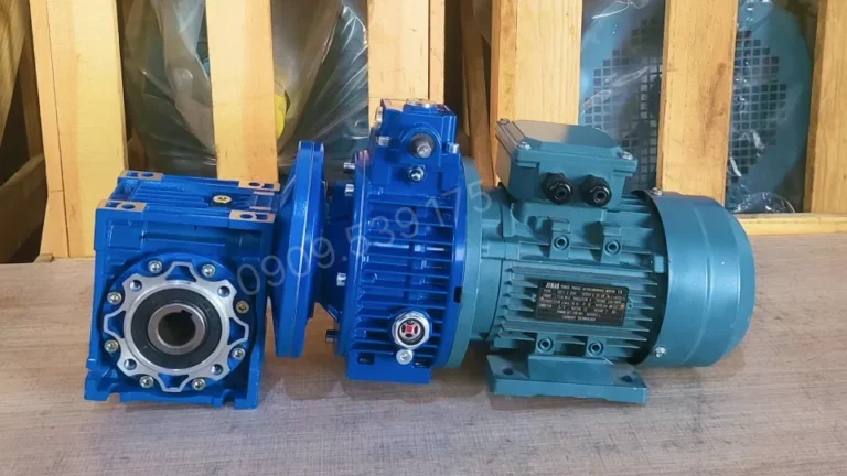 Góc bên phải của Motor giảm tốc 2 cấp UDL 0.8kW - NMRV 63