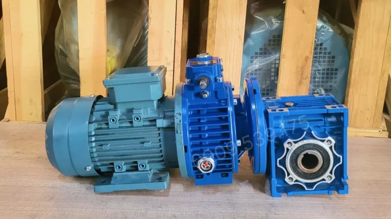 Góc bên trái của Motor giảm tốc 2 cấp UDL 0.8kW - NMRV 63