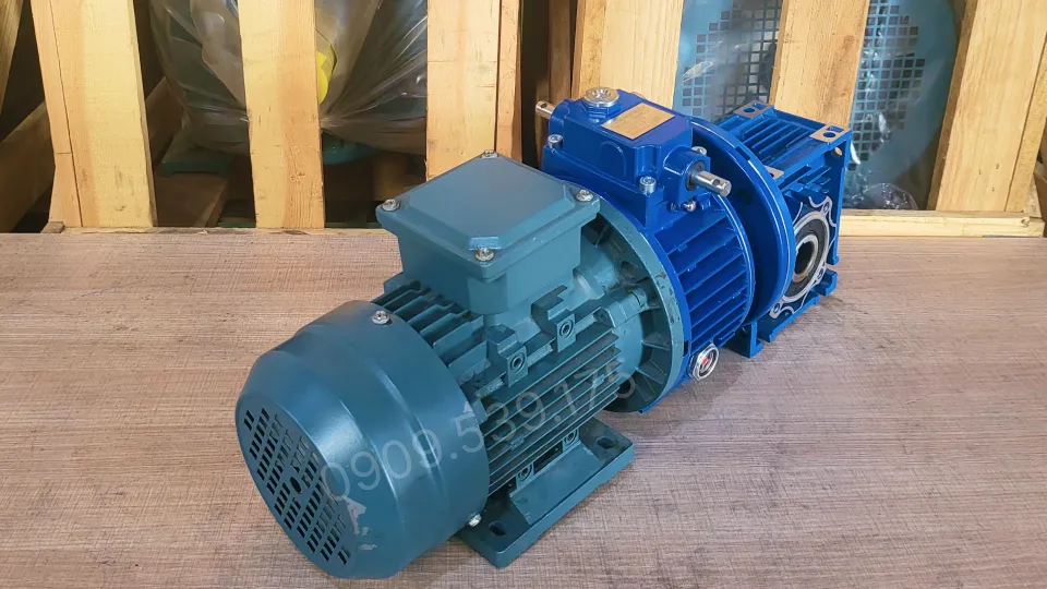 Motor giảm tốc 2 cấp UDL 0.8kW - NMRV 63 chính hãng