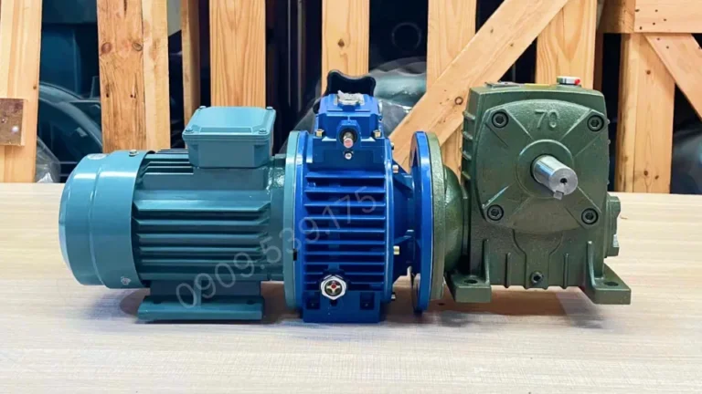 Góc bên phải cúa Motor giảm tốc 2 cấp UDL 0.8kW - WPDA 70
