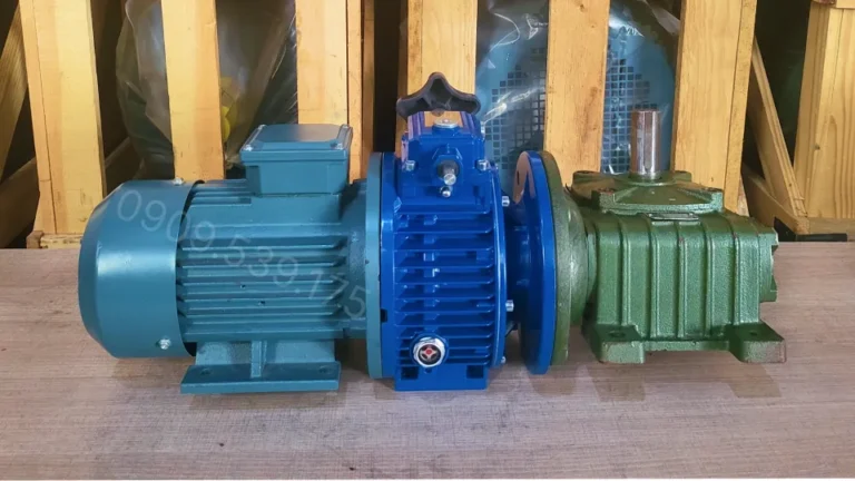 Góc bên trái của Motor giảm tốc 2 cấp UDL 0.8kW - WPDO 70