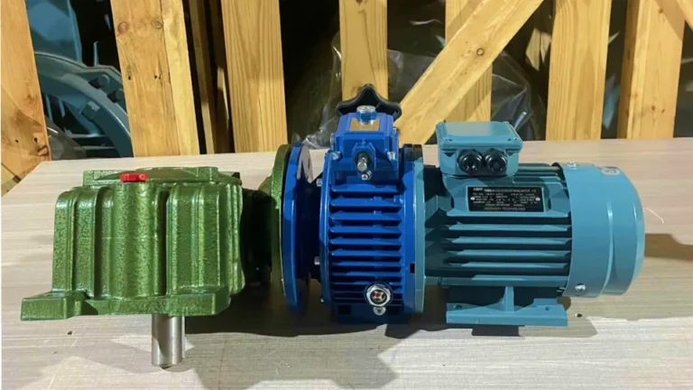 Góc bên phải Motor giảm tốc 2 cấp UDL 0.8kW - WPDX 70