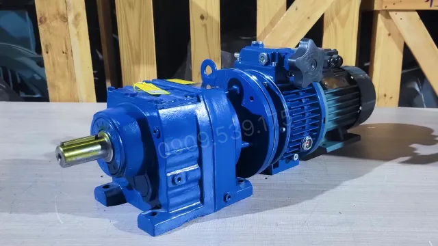 Motor giảm tốc 2 cấp UDL 2.2kW - R67 chính hãng