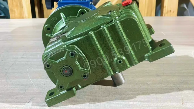 Phần trục vít bánh vít của Motor giảm tốc 2 cấp UDL 2.2kW - WPDX 120