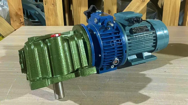 Motor giảm tốc 2 cấp UDL 2.2kW - WPDX 120 chính hãng