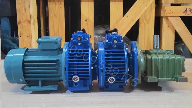 Góc bên trái của Motor giảm tốc 3 cấp (2 UDL 0.37kW và 1 WPDO 60)