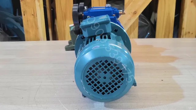 Nắp sabo và cánh quạt của Motor giảm tốc 3 cấp (2 UDL 0.37kW và 1 WPDO 60)