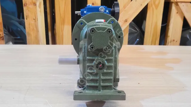 Phần trục vít bánh vít của Motor giảm tốc 3 cấp (2 UDL 0.37kW và 1 WPDS 60)