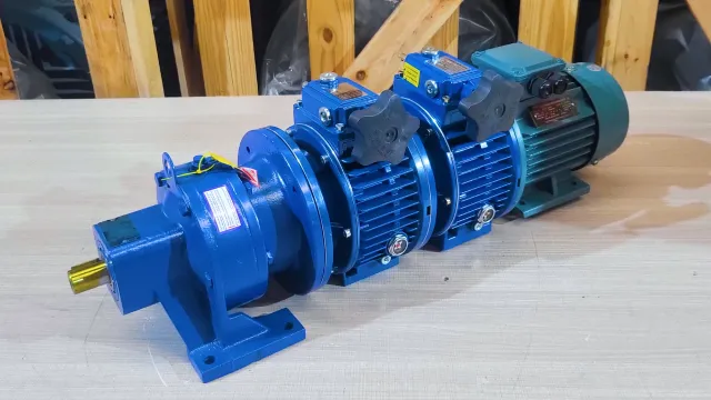 Motor giảm tốc 3 cấp (2 UDL 0.8kW và 1 Cycloid X2) chính hãng