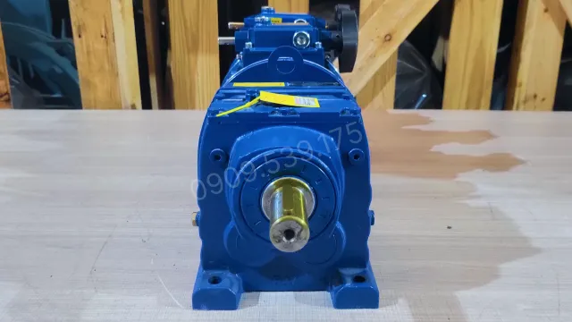 Trục của Motor giảm tốc 3 cấp (2 UDL 0.8kW và 1 R47)