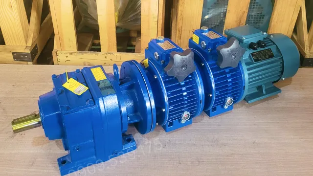 Motor giảm tốc 3 cấp (2 UDL 0.8kW và 1 R47) chính hãng