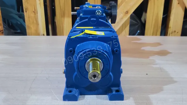 Trục của Motor giảm tốc 3 cấp (2 UDL 2.2kW và 1 R67)