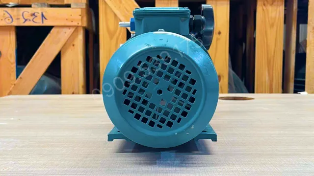 Nắp sabo và cánh quạt của Motor giảm tốc 3 cấp (2 UDL 2.2kW và 1 WPDA 120)