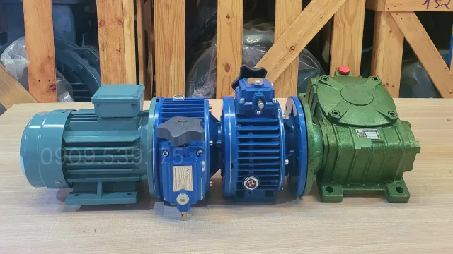 Góc bên trái của Motor giảm tốc 3 cấp (2 UDL 2.2kW và 1 WPDX 120)