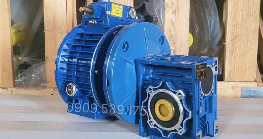 Thay dầu hộp giảm tốc NMRV đúng chuẩn giúp máy vận hành ổn định hơn
