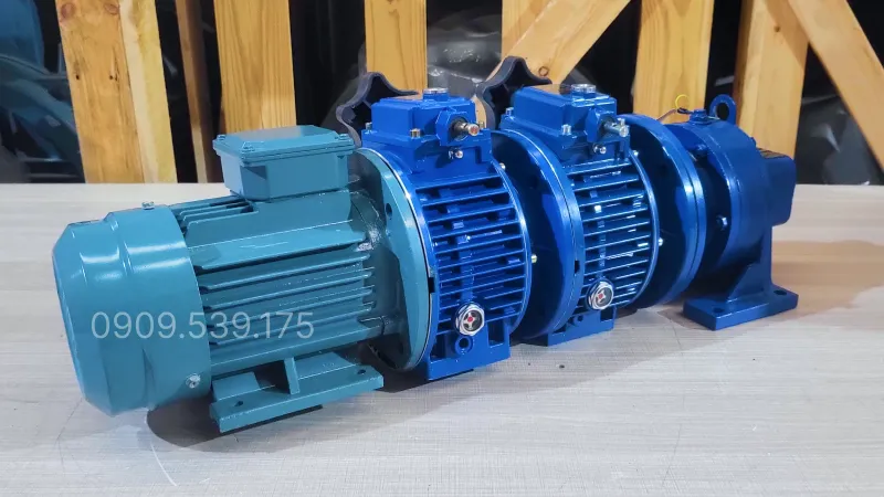 Ứng dụng motor giảm tốc 3 cấp (2 UDL 2.2kW và 1 Cycloid X4)