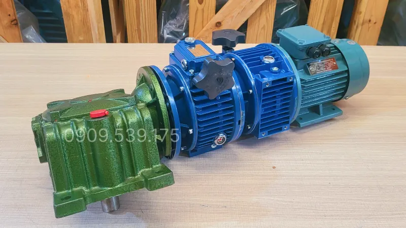 Applications of the 3-stage gear motor (2 UDL 2.2kW and 1 WPDX 120)