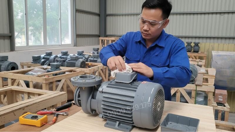 Bảo dưỡng định kỳ để máy bơm nước hoạt động bền bỉ.