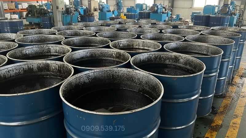 Dầu thủy lực bị nhiễm bẩn, khả năng bôi trơn suy giảm, ma sát giữa piston và khối xi lanh tăng cao, từ đó dễ phát sinh lỗi bơm piston thủy lực.